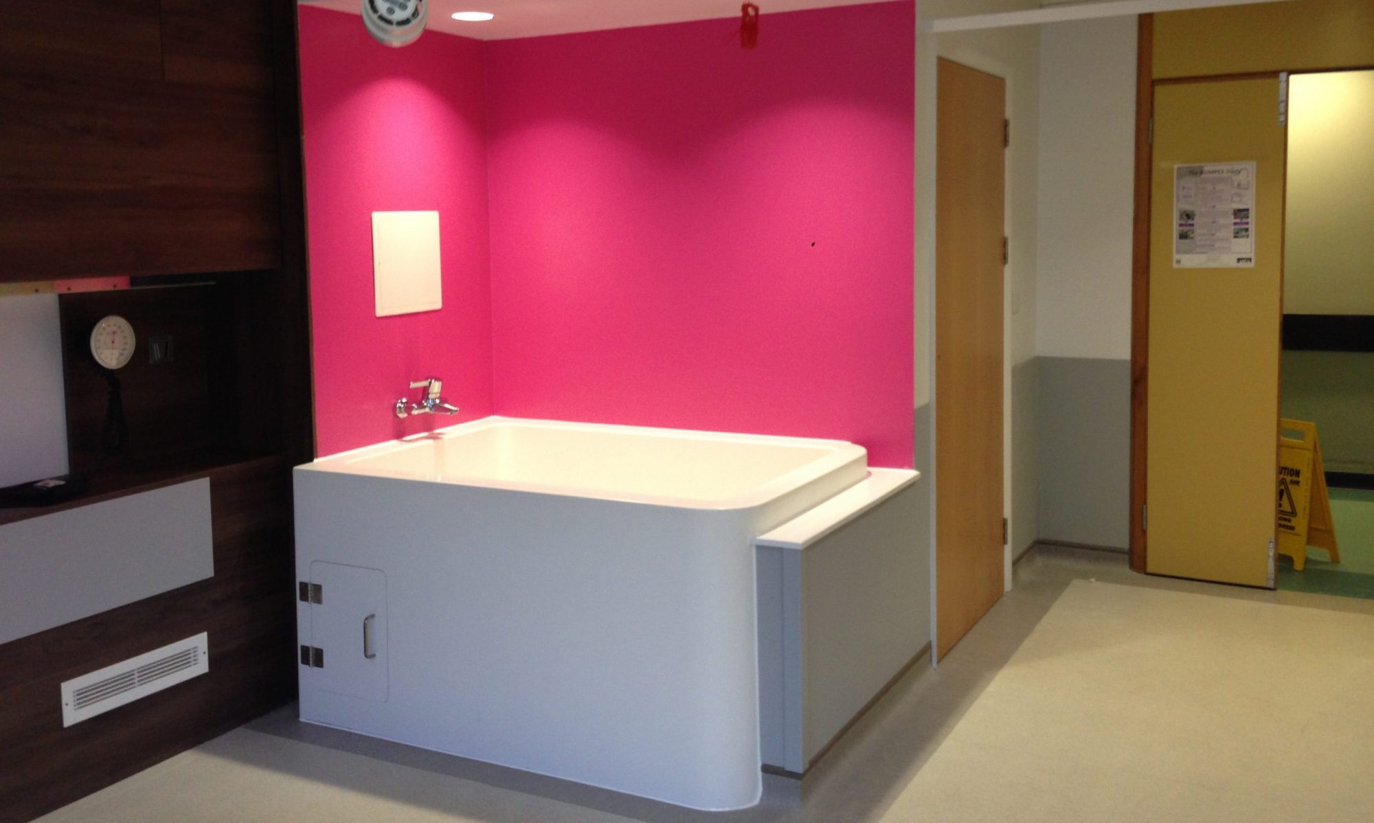 Compact birth pool with maximum space for mum but able to fit in smaller spaces.